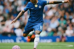 英超保级大战：狼队防守漏洞与利兹联快速反击对决